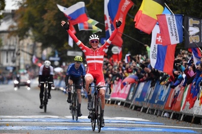 ピーダスンがロード世界選手権V、大雨で大半の選手がリタイア