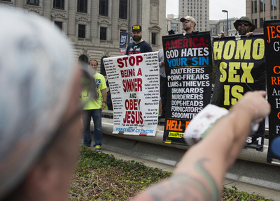 憎悪や不寛容による行為900件、米大統領選後 権利団体報告