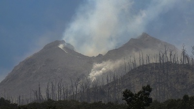 動画:インドネシアで火山噴火 10人死亡、警戒レベル最大に