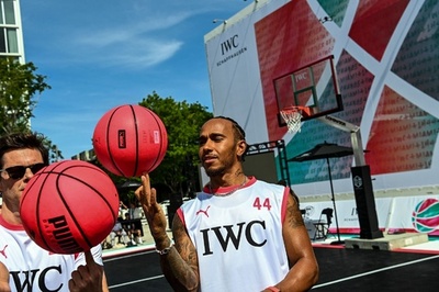 F1ハミルトンがバスケ マイアミでイベント参加