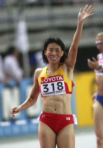 コウ・ショウショウ 自己ベストで女子400メートルハードル決勝進出