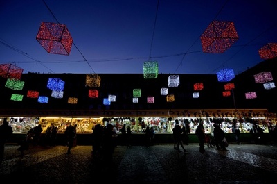 街を彩るカラフルなイルミネーション、マドリード