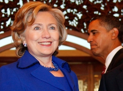 「素晴らしい男性」、米クリントン国務長官が英ミリバンド外相をべた褒め