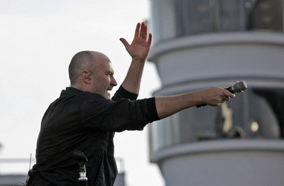 ジェネシス 15年ぶりに再結成ツアー開始