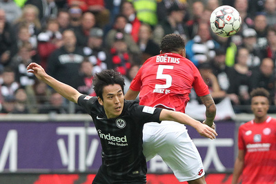 フランクフルトが6位転落、CL出場権懸けバイエルンとの最終節へ