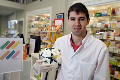 白衣に着替えたウインガー、今は故郷の薬局で新型コロナと闘う日々