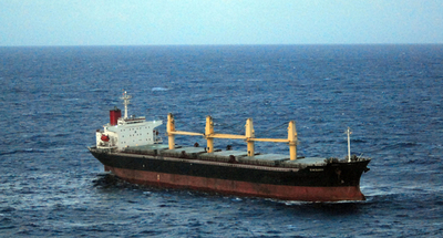 グレートバリアリーフ近くで貨物船が漂流