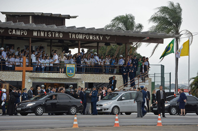 ブラジルW杯まで9か月、空港改修に遅れ