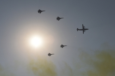 中国軍機、南シナ海で米軍機に異常接近