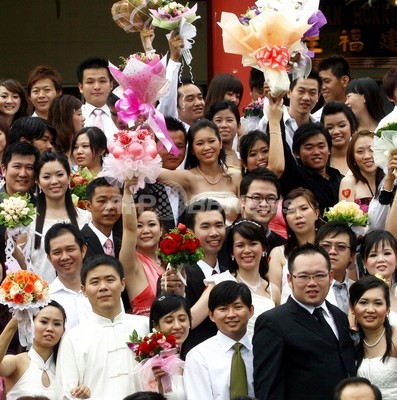 10年10月10日 の結婚式 世界各地で笑顔の花咲く 写真10枚 ファッション ニュースならmode Press Powered By Afpbb News