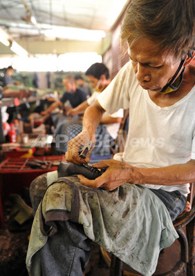 イメルダ夫人も愛したフィリピン マリキナ靴 再興を目指す 写真17枚 ファッション ニュースならmode Press Powered By Afpbb News