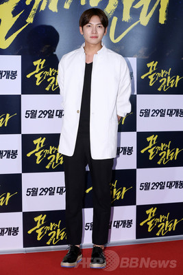 韓国映画 最後まで行く Vip試写会開催 写真7枚 ファッション ニュースならmode Press Powered By Afpbb News