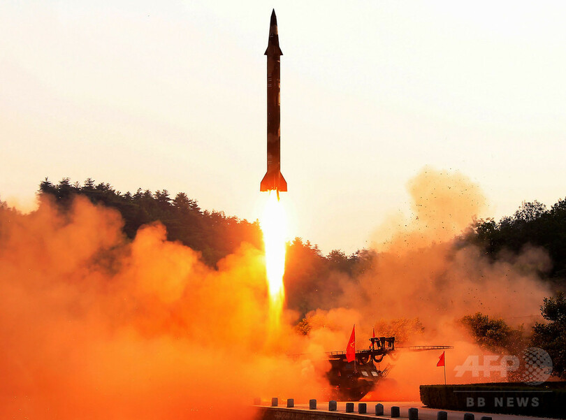 北朝鮮が弾道ミサイル発射 40分飛翔、日本のEEZ内に落下か