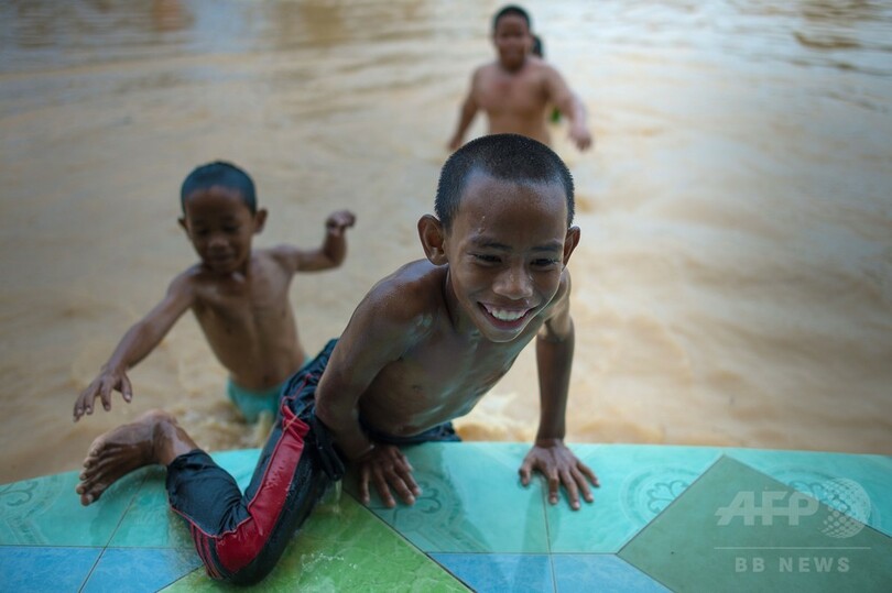 マレーシア北東部で大洪水、対応遅い政府に怒り
