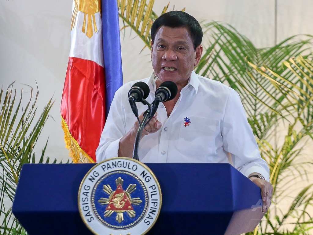 ドゥテルテ比大統領、強力鎮痛剤の使用認める 健康に懸念も ドゥテルテ比大統領、強力鎮痛剤の使用認める 健康に懸念も