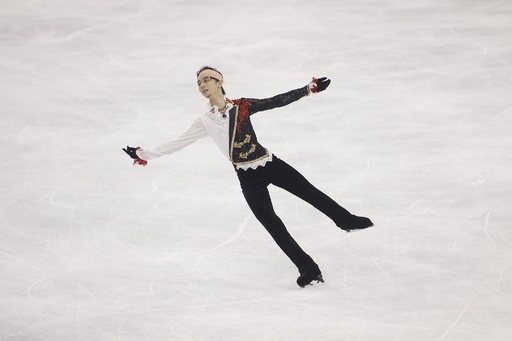 コフトゥン優勝も羽生と閻涵の衝突事故が影を落とす、中国杯 写真28枚 国際ニュース：AFPBB News