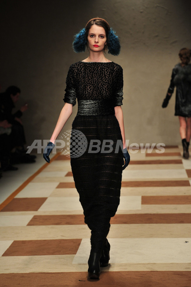 ＜12/13年秋冬ミラノコレクション＞クリスティナ ティ 写真29枚 国際ニュース：AFPBB News