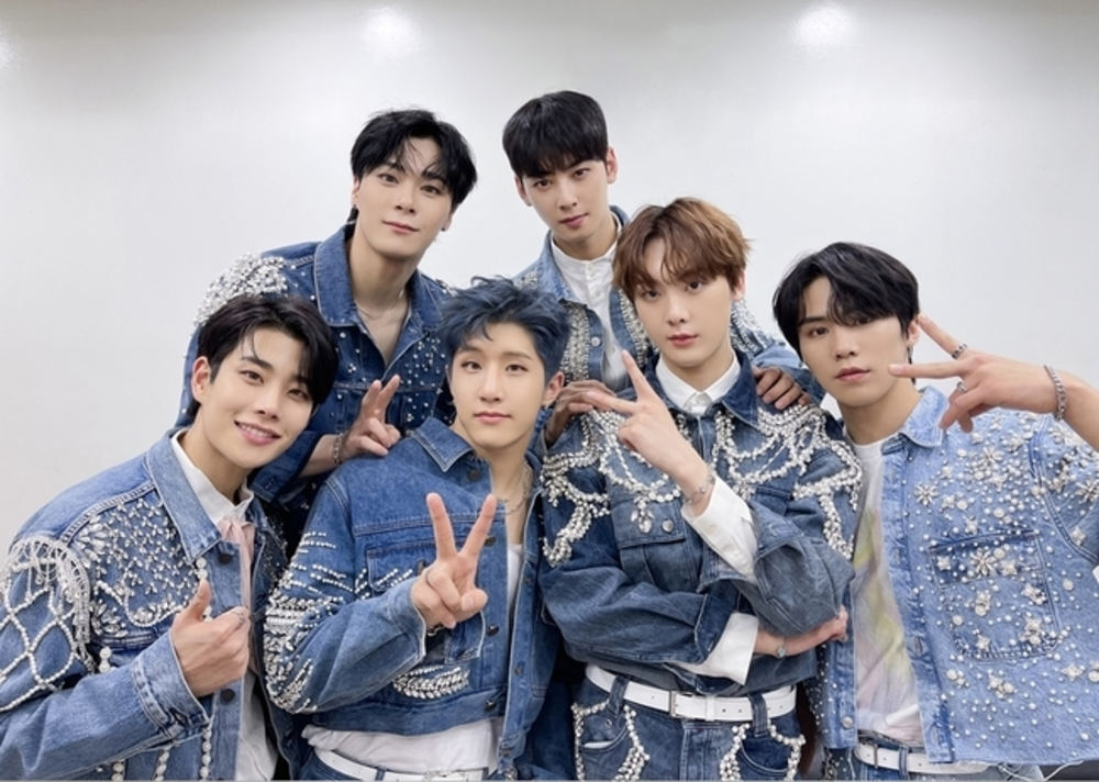 ASTRO - ASTRO 韓国　写真展示会 ASTRO、ファンへの感謝と夢が込められたパフォーマンス ソロ