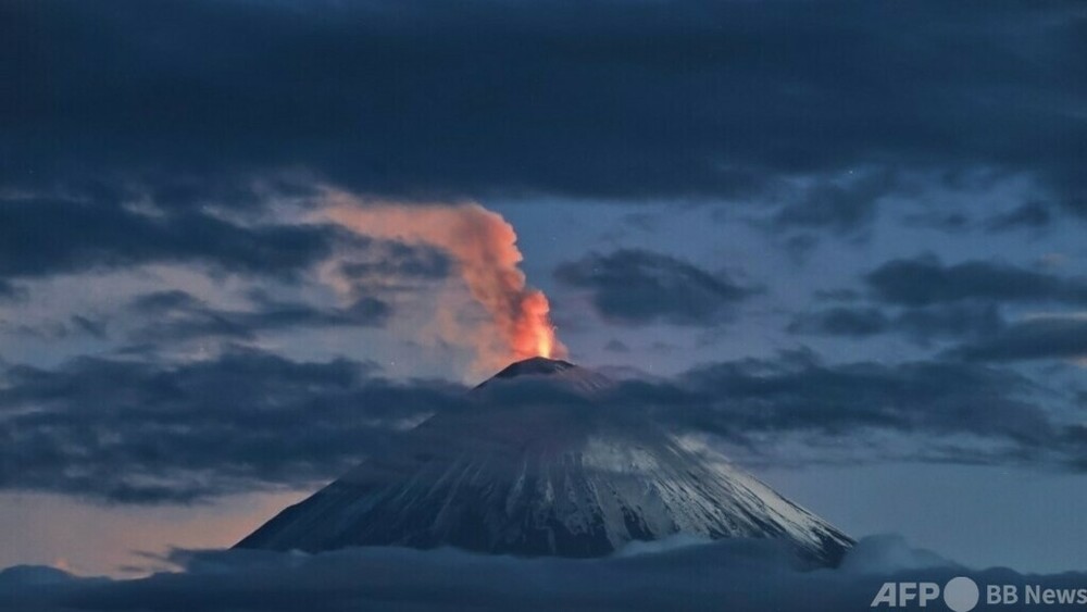 クリチェフスコイ火山の噴火続く カムチャツカ半島南部が2メートル移動
