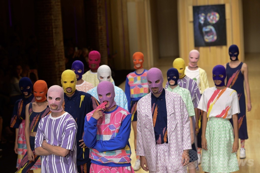 色とりどりのニットマスクに注目、「クリツィア ロブステリャ」15年春夏 080 バルセロナ