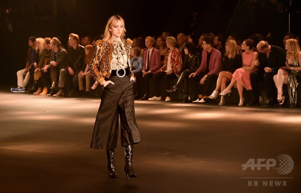 「サンローラン」メンズ＆ウィメンズ新作をLAで披露