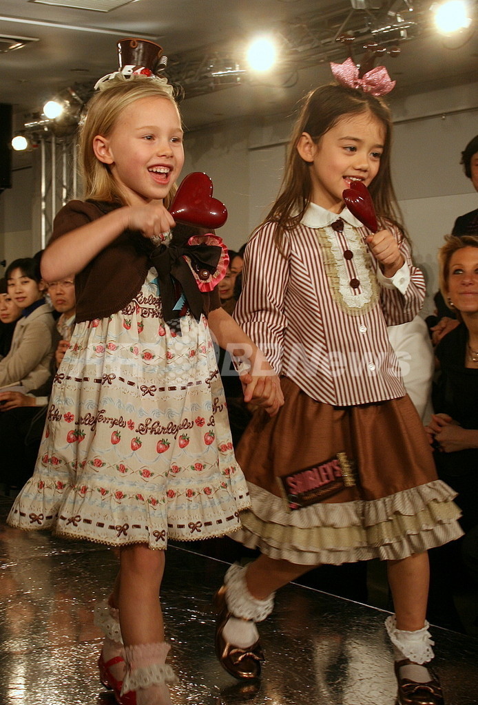 ショコラが子供服に変身、「ショコアンファン コレクション」