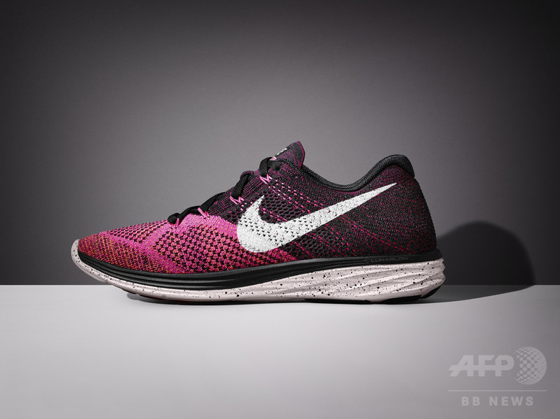 軽量ミッドソールを採用、「ナイキ フライニット ルナ 3」3月発売