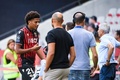 22-23フランス・リーグ1第8節、ニース対アンジェSCO。退場処分を受けたニースのジャン・クレア・トディボ（左、2022年9月18日撮影）。(c)Clement MAHOUDEAU / AFP