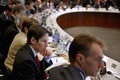 米首都ワシントン（Washington D.C.）で開かれた国際通貨基金（International Monetary Fund、IMF）と世界銀行（World Bank）の年次総会で、世界各国の経済相と共にエボラ危機に関する会議に出席する米疾病対策センター（Centers for Disease Control and Prevention、CDC）のトム・フリーデン（Tom Frieden）所長（右から2人目、2014年10月9日撮影）。(c)AFP/Getty Images/Chip Somodevilla