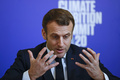エマニュエル・マクロン仏大統領（2020年12月12日撮影）。(c)Yoan VALAT / POOL / AFP
