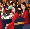 韓国・麟蹄での夕食会に赤いジャケット姿で出席した北朝鮮の応援団員ら（2018年2月7日撮影）。(c)AFP PHOTO / South Korean Unification Ministry 