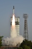 インド南東部スリハリコタの宇宙センターで打ち上げられる、再使用型宇宙往還機「RLV-TD」（2016年5月23日撮影）。(c)AFP/ISRO