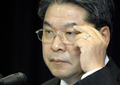 2007年9月20日、韓国ソウル（Seoul）の政府合同庁舎で週1回の定例会見に臨む李在禎（イ・ジェジョン、Lee Jae-Joung）統一相。(c)AFP/JUNG YEON-JE