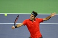 男子テニス、上海マスターズ（2014 Shanghai Rolex Masters）シングルス決勝。リターンを打つロジャー・フェデラー（Roger Federer、2014年10月12日撮影）。(c)AFP/GOH CHAI HIN