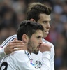 13-14スペイン1部リーグ第25節、レアル・マドリード（Real Madrid）対エルチェ（Elche CF）。得点を喜ぶレアル・マドリードのギャレス・ベイル（Gareth Bale、奥）とイスコ（Isco Alarcon、2014年2月22日撮影）。(c)AFP/PEDRO ARMESTRE