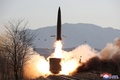 北朝鮮が平安北道で実施した鉄道機動ミサイル連隊の発射訓練。朝鮮中央通信（KCNA）提供（2022年1月14日撮影、15日公開）。(c)AFP PHOTO/KCNA VIA KNS