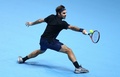 男子テニス、ATPワールドツアー・ファイナル5日目。リターンを狙うロジャー・フェデラー（2015年11月19日撮影）。(c)AFP/JUSTIN TALLIS