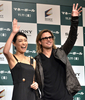 11日から全国公開となる映画『マネー・ボール（Moneyball）』の主演俳優ブラッド・ピット（Brad Pitt）が10日、来日会見を行った。会場には、ゲストとして女優吹石一恵（Kazue Fukiishi）も登場した。写真は、笑顔を見せるピットと吹石（2011年11月10日撮影）。(c)AFP/Yoshikazu TSUNO 

&lt;a href=&quot;http://www.afpbb.com/article/entertainment/news-entertainment/2839947/8059373&quot;&gt;&lt;b&gt;【関連記事】ブラピ、震災日本の「不屈の魂」を称賛 「勇気付けられる」&lt;/b&gt;&lt;/a&gt;