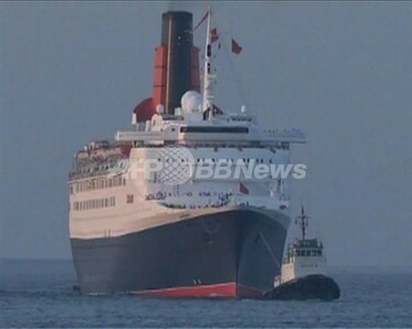 動画】豪華客船クイーン・エリザベス2世、ドバイに到着 写真1枚 国際