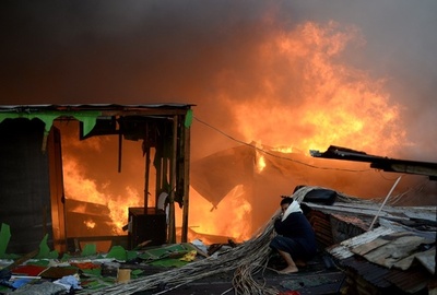 マニラ近郊のスラムで火災、約2000人焼け出されるも死者ゼロ