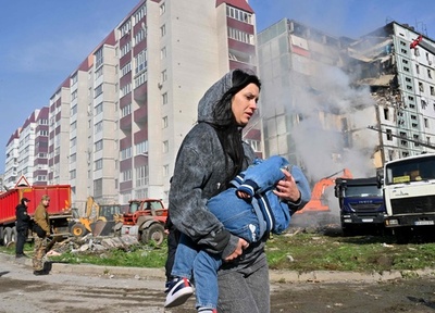 ロシアの攻撃で25人死亡 ウクライナ、反攻準備「ほぼ完了」