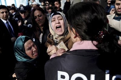 元幹部に禁錮数千年を求刑、14年のトルコ炭鉱事故で公判