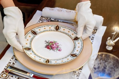 「皇帝ナポレオンの食卓」が競売に 英国で