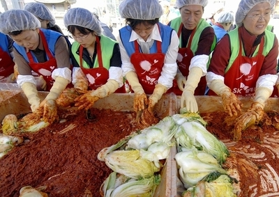 ソマリア沖で海賊対策の韓国海軍、新兵器はキムチ