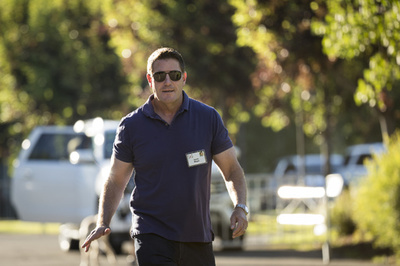 ティックトックのメイヤーCEOが辞任