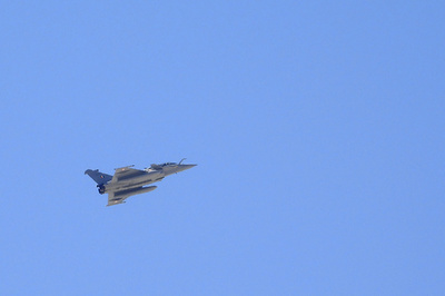 インド、中印係争地上空で戦闘機「ラファール」 飛行 