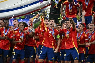 スペインが4度目のEURO制覇 イングランドの悲願打ち砕く