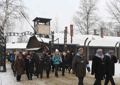 ホロコーストの責任、ナチスではなく「ヒトラーのドイツに」 ポーランド首相