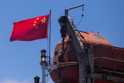 ガラパゴス諸島沖の中国漁船、半数近くが追跡システム切断 エクアドル