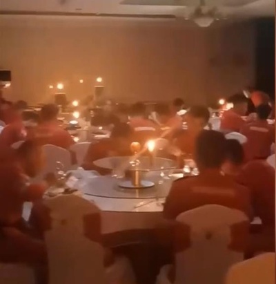 午前2時の「キャンドルディナー」水害救助隊員200人を慰労 中国